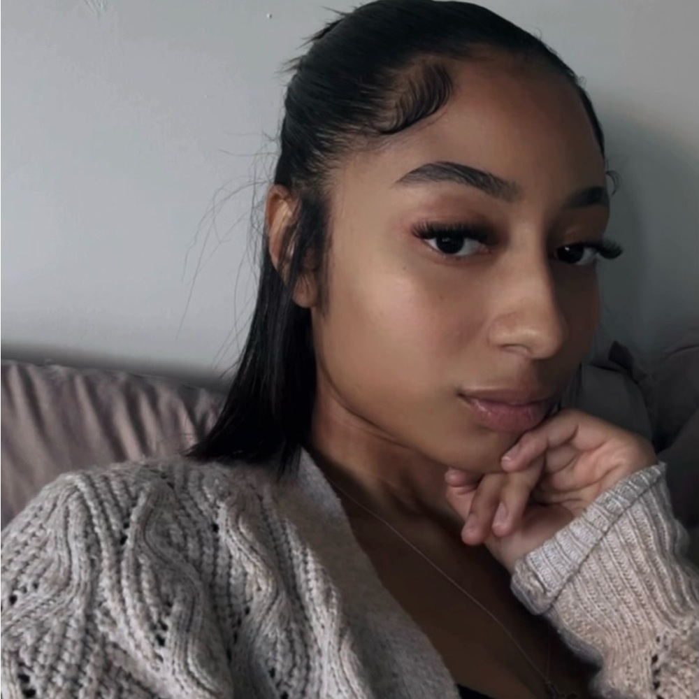 Meet your Posher, Maya